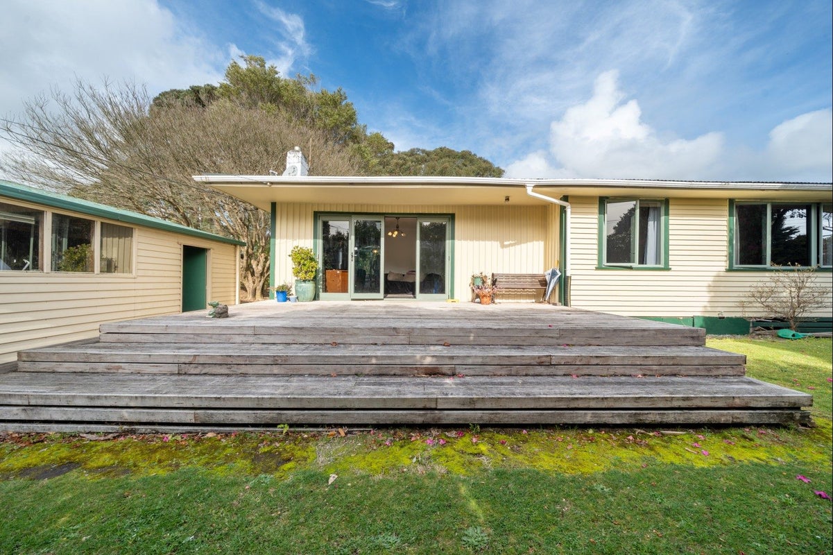 203 Frankley Road, Frankleigh Park, New Plymouth - Carousel 1