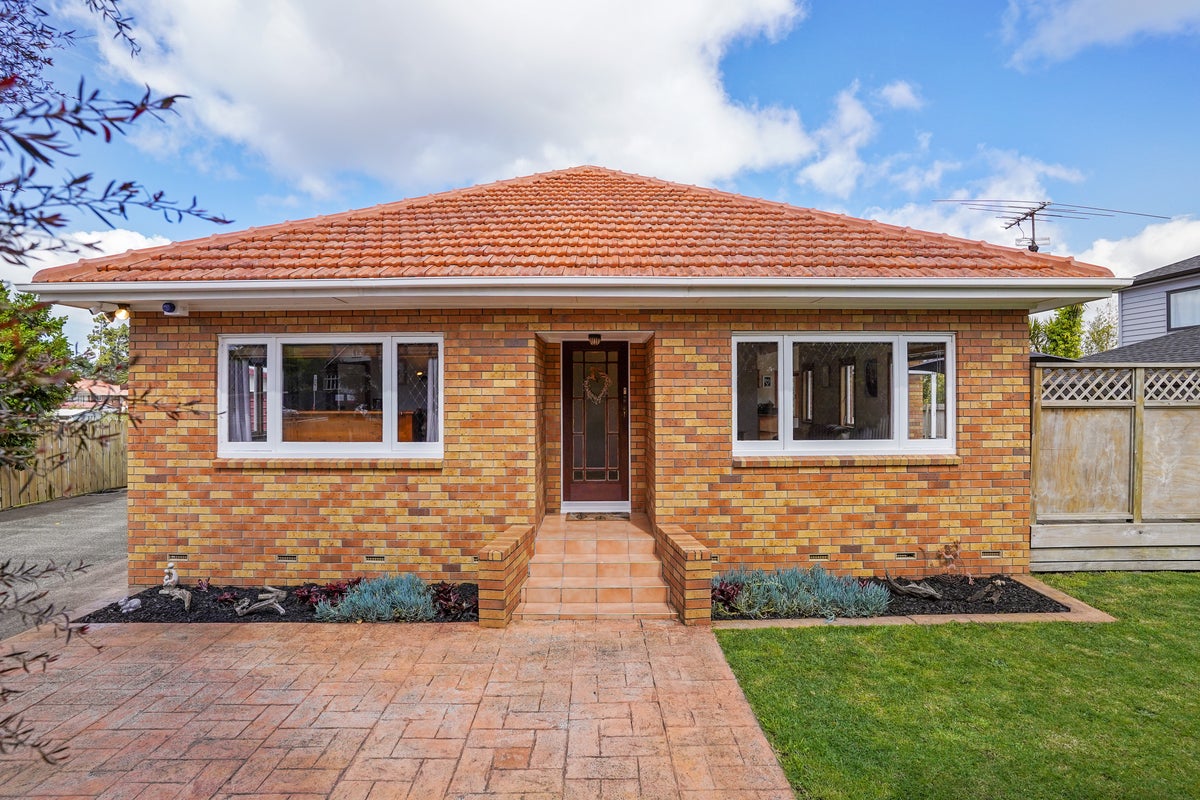 4A Larch Street, Avondale, Auckland - Carousel 1