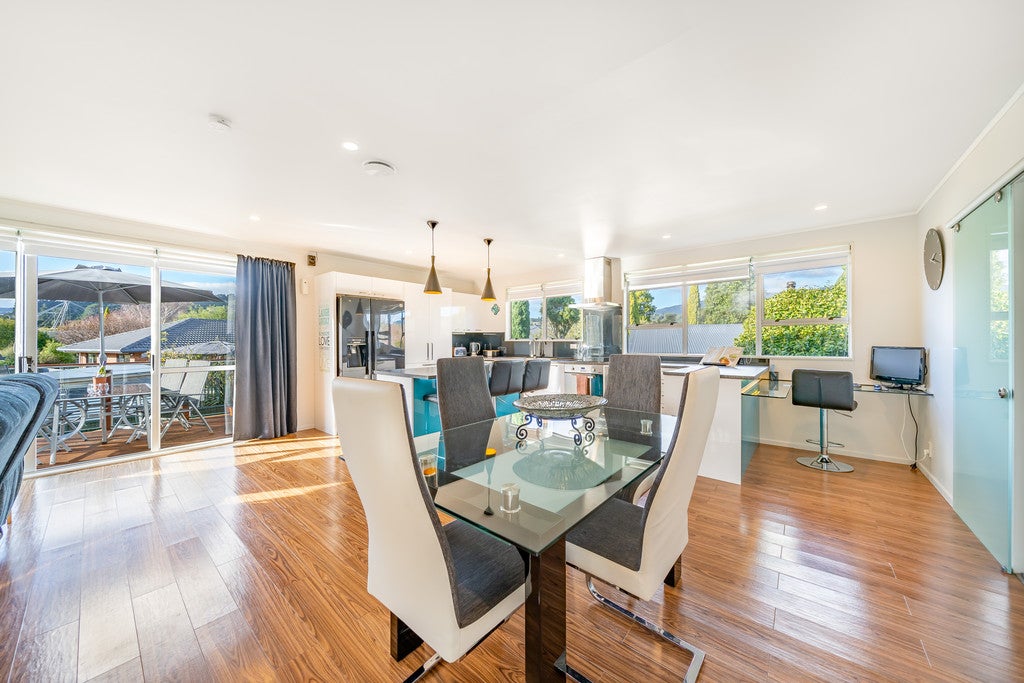 118 California Drive, Totara Park, Upper Hutt - Carousel 2