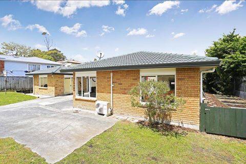 2 Kelman Road, Kelston, Auckland - Carousel 11
