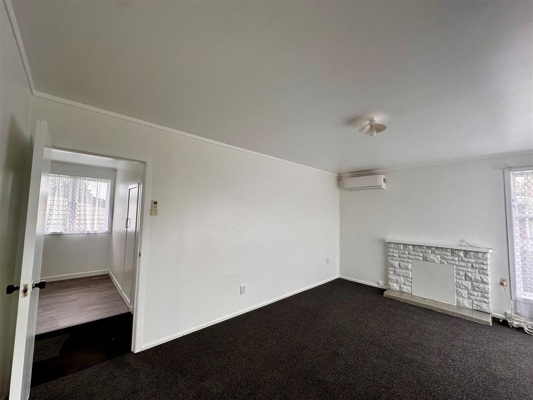 18 Bolton Place, Otara, Auckland - Carousel 2