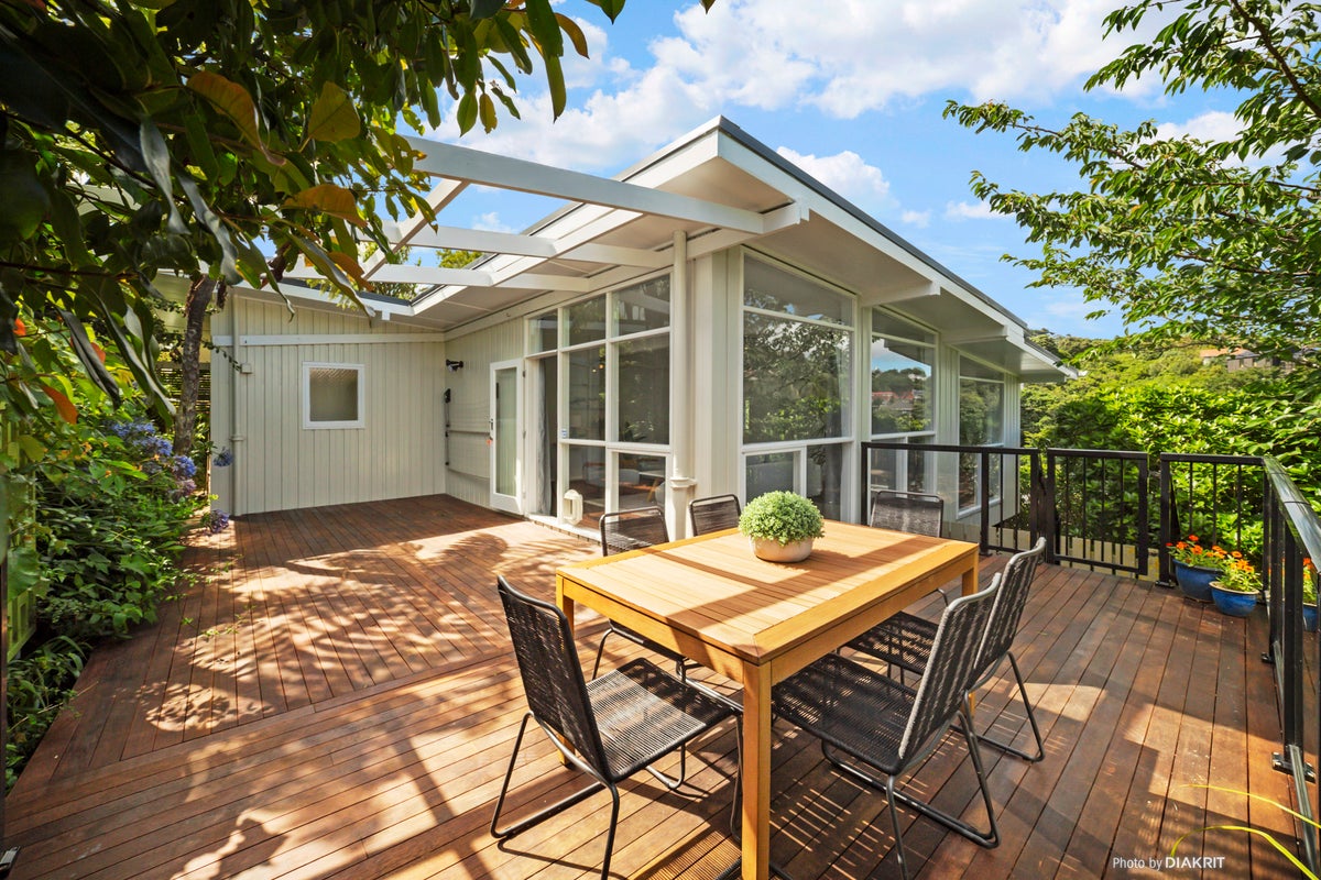9 Silverbirch Grove, Churton Park, Wellington - Carousel 1