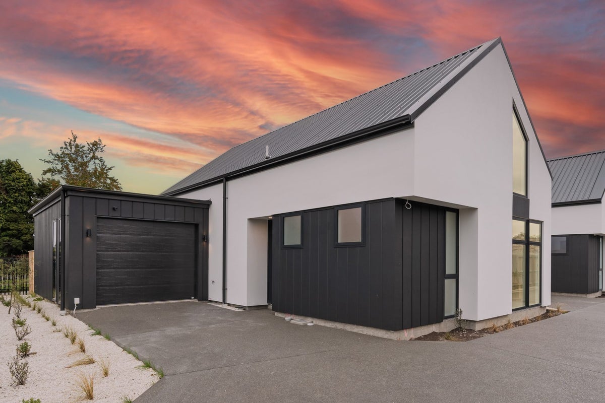 2/25 Winters Road, Redwood, Christchurch - Carousel 1