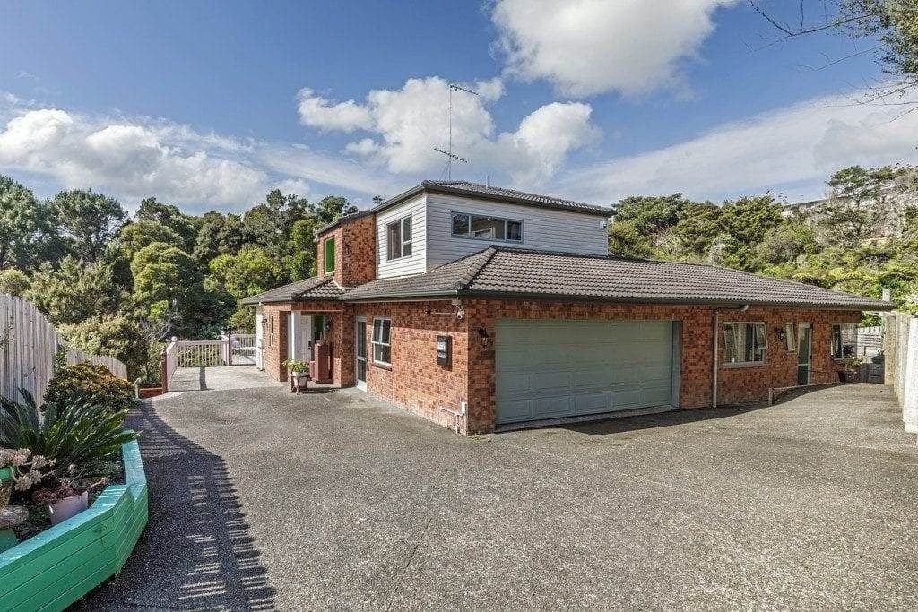 3 Lincoln Close, Northcross, Auckland - Carousel 1