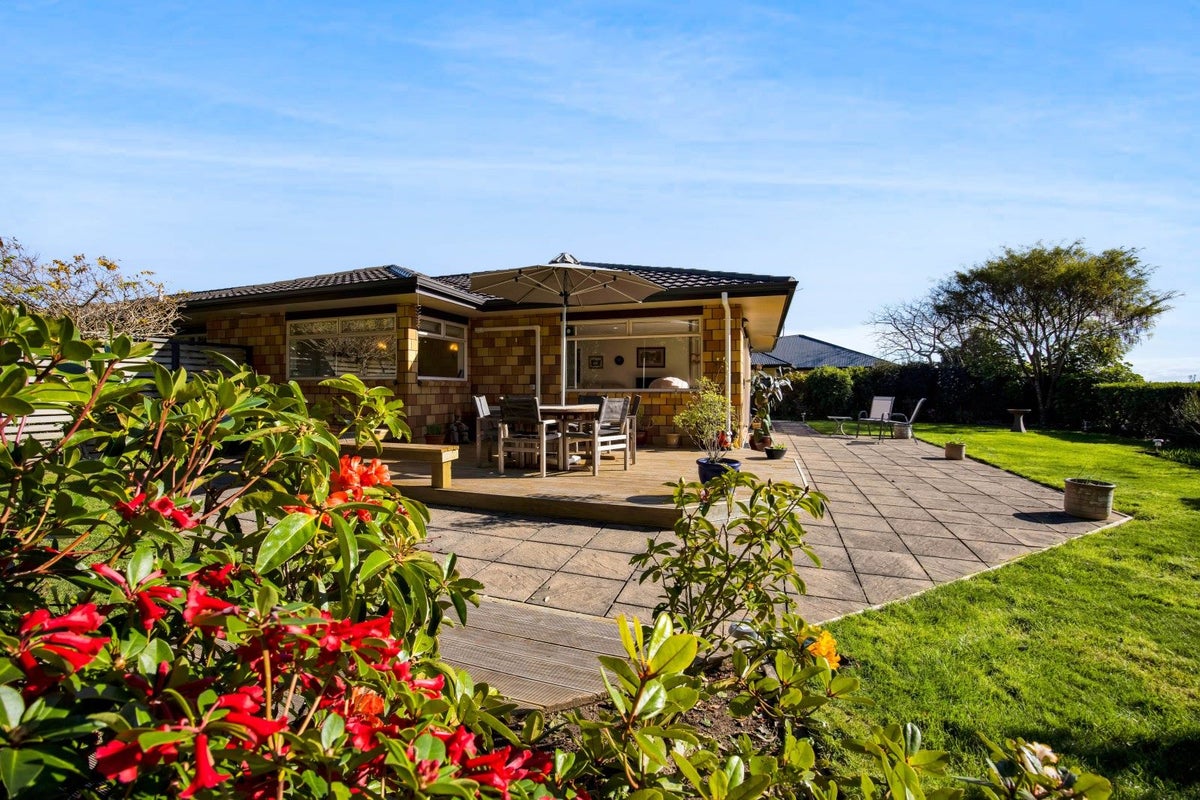 7 Manuka Place, Whalers Gate, New Plymouth - Carousel 1