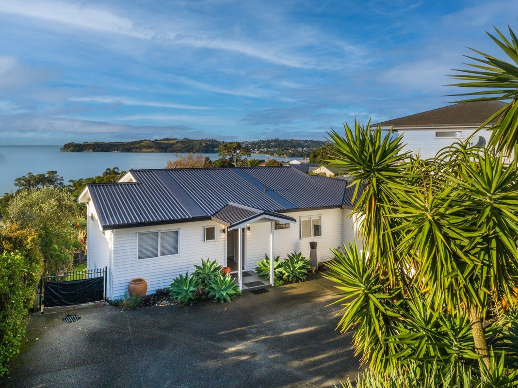 1 Melandra Road, Stanmore Bay, Whangaparaoa - Carousel 1