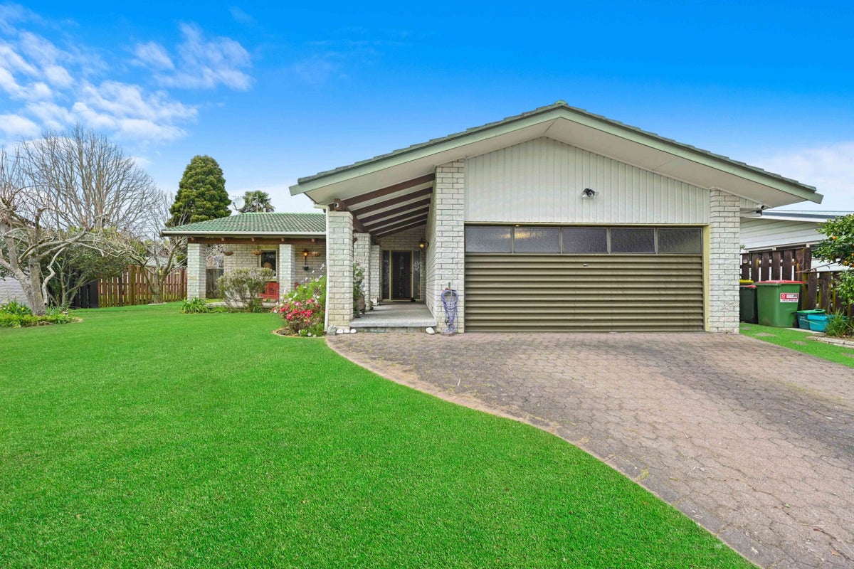 56 Glen Lynne Avenue, Queenwood, Hamilton - Carousel 1