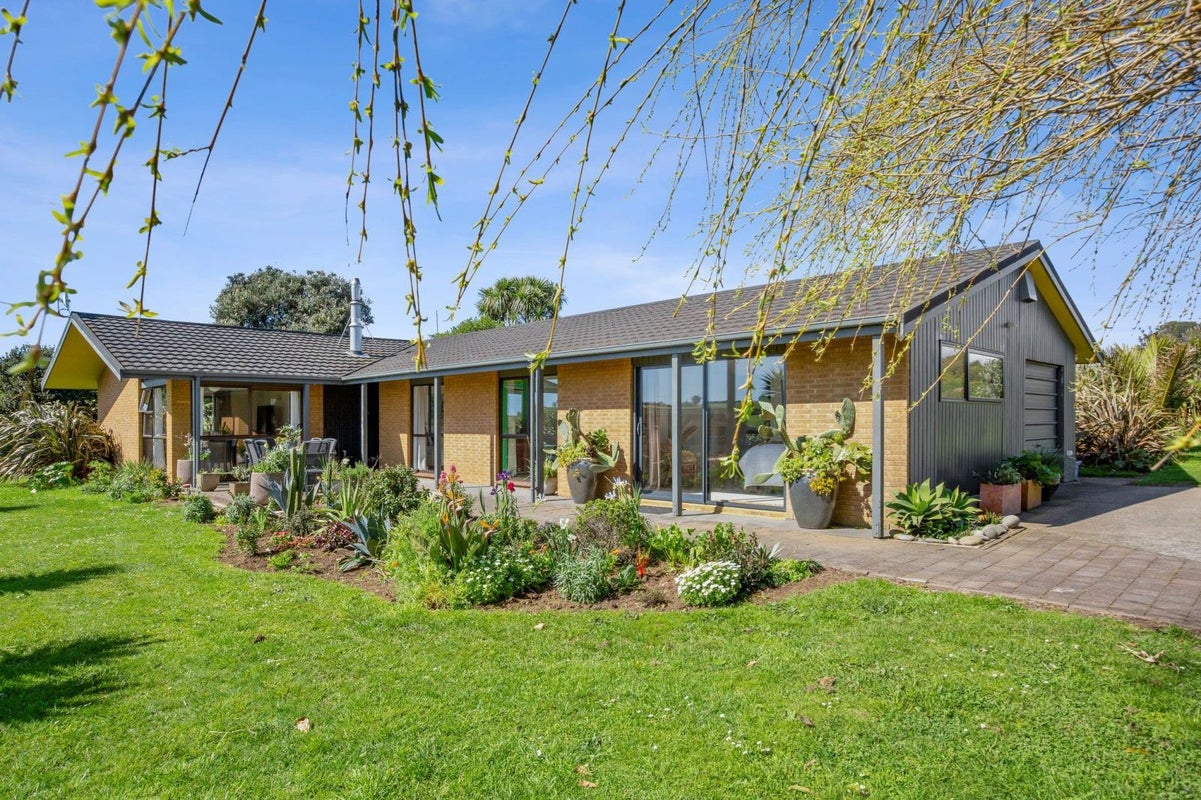 95 Plymouth Road, Omata, New Plymouth - Carousel 2