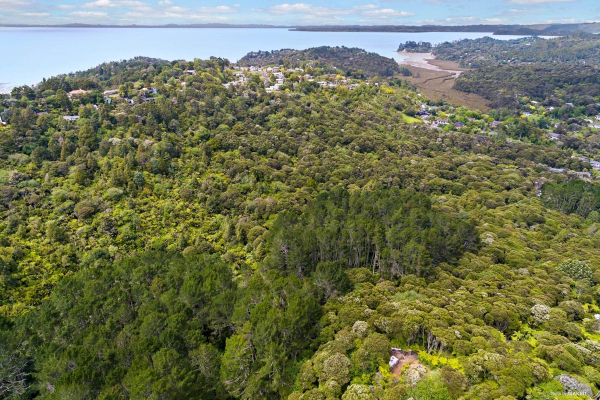 84 Huia Road, Titirangi, Auckland - Carousel 14