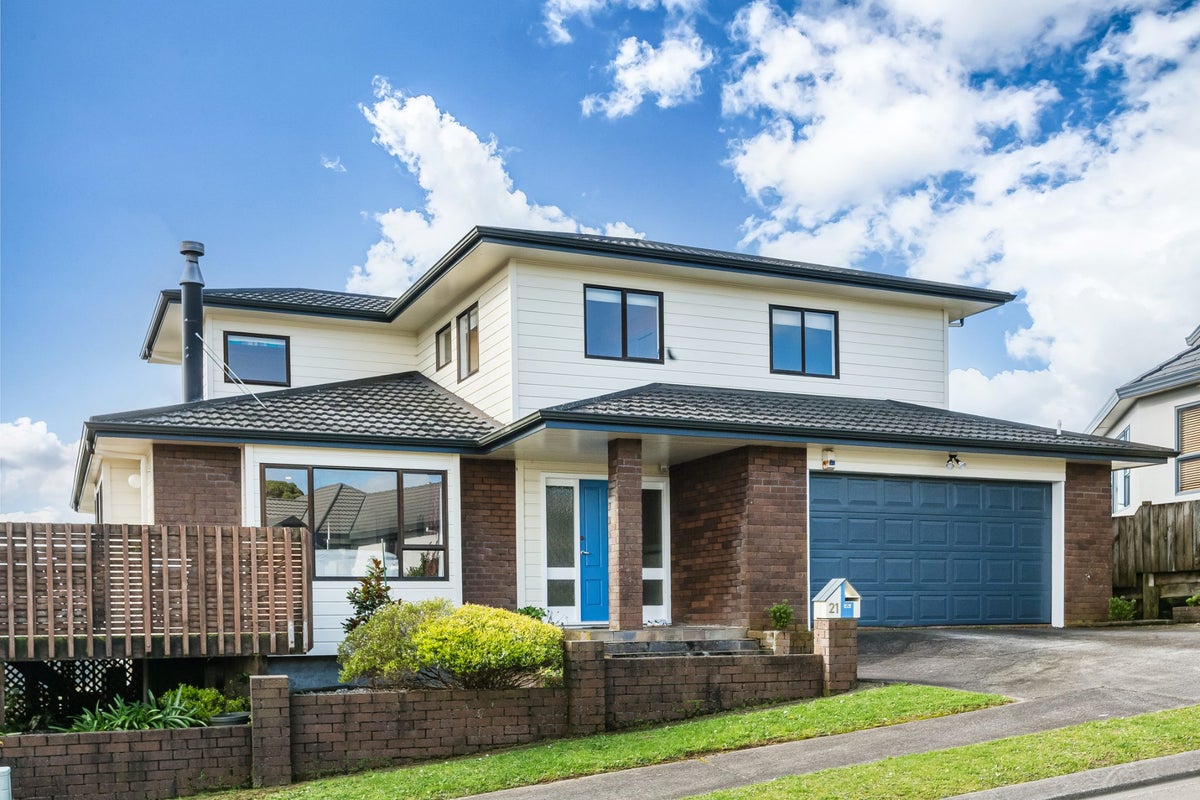 21 Landsdowne Terrace, Karori, Wellington - Carousel 1