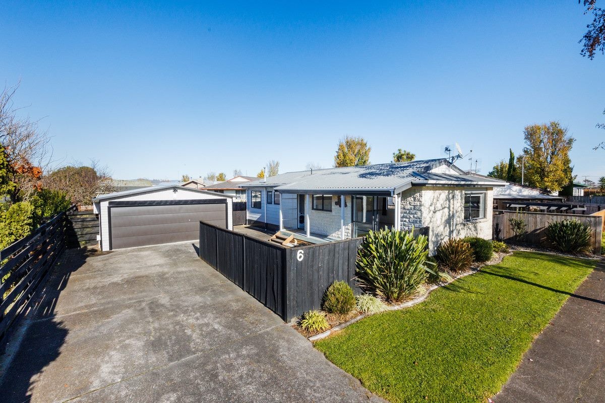 6 Apollo Parade, Milson, Palmerston North - Carousel 1