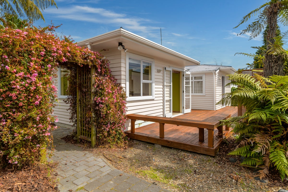4 Bristol Avenue, Brookfield, Tauranga - Carousel 2