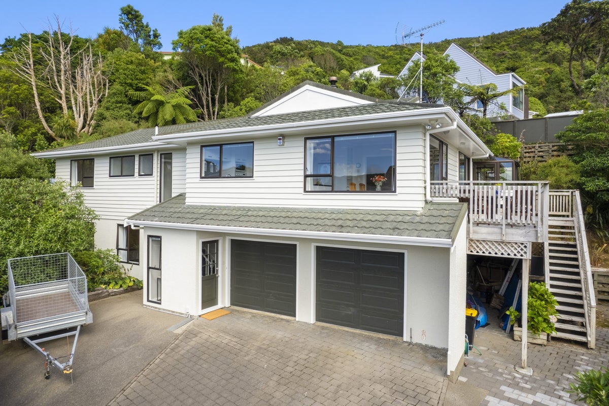 19 Paddington Grove, Karori, Wellington - Carousel 1