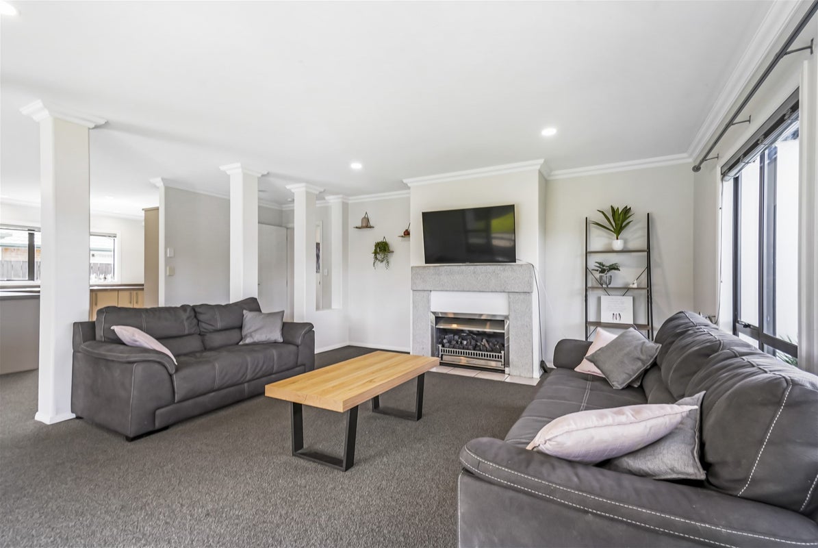 2 MacCallum Court, Rototuna, Hamilton - Carousel 2