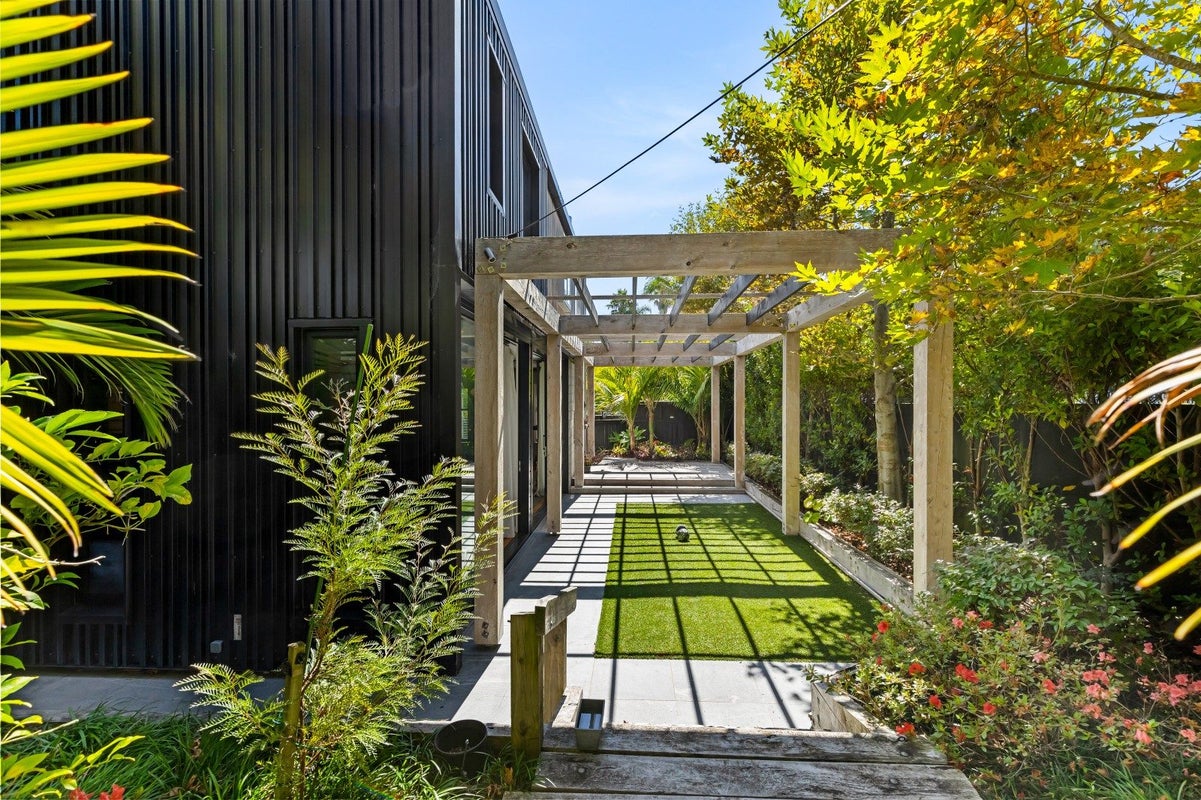 1G EVERSLEIGH ROAD, Belmont, Auckland - Carousel 1