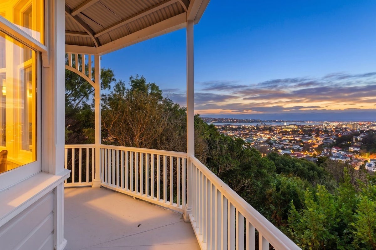 15 Clifford Street, Dalmore, Dunedin - Carousel 1