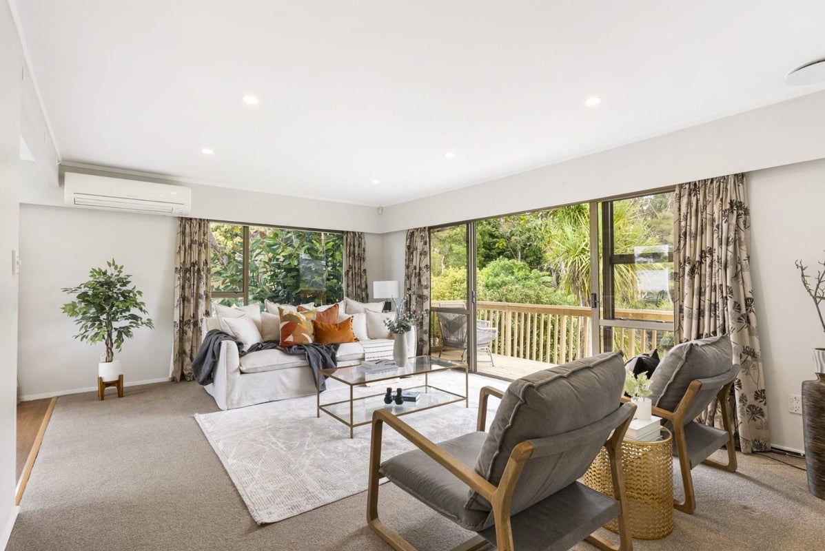 12 Lancelot Place, Glenfield, Auckland - Carousel 2