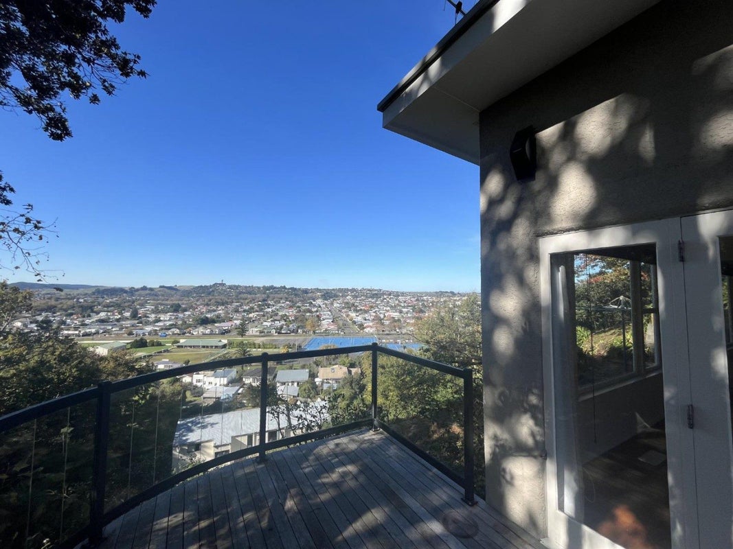 18 Great North Road, Saint Johns Hill, Whanganui - Carousel 2