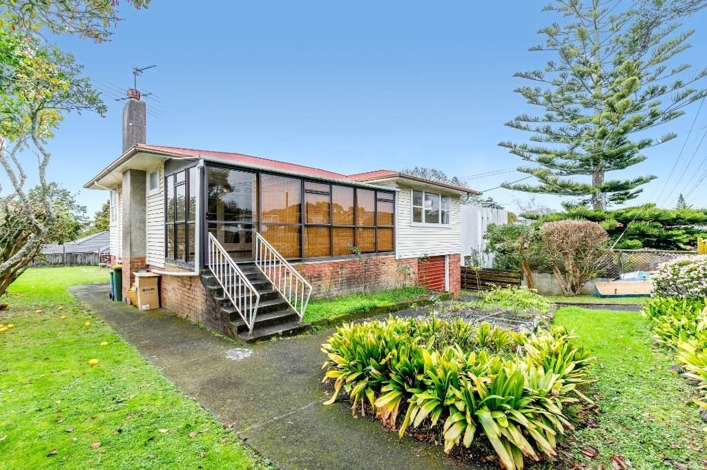 9 Maunder Place, New Lynn, Auckland - Carousel 1