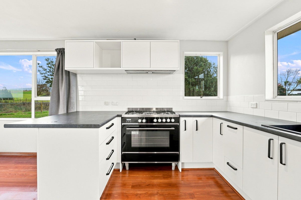 258 Valley Road, Papatawa - Carousel 2