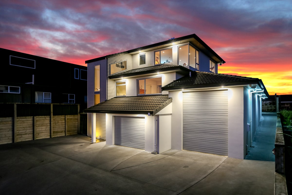 10 Scott Street, Moturoa, New Plymouth - Carousel 1
