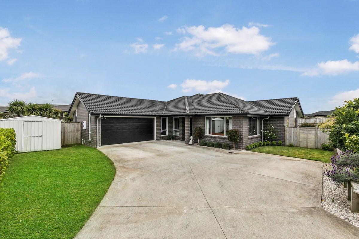 29 Searle Drive, Patumahoe, Pukekohe - Carousel 1