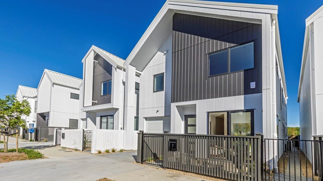 7 Green Bamboo Road, Hobsonville, Auckland - Carousel 1