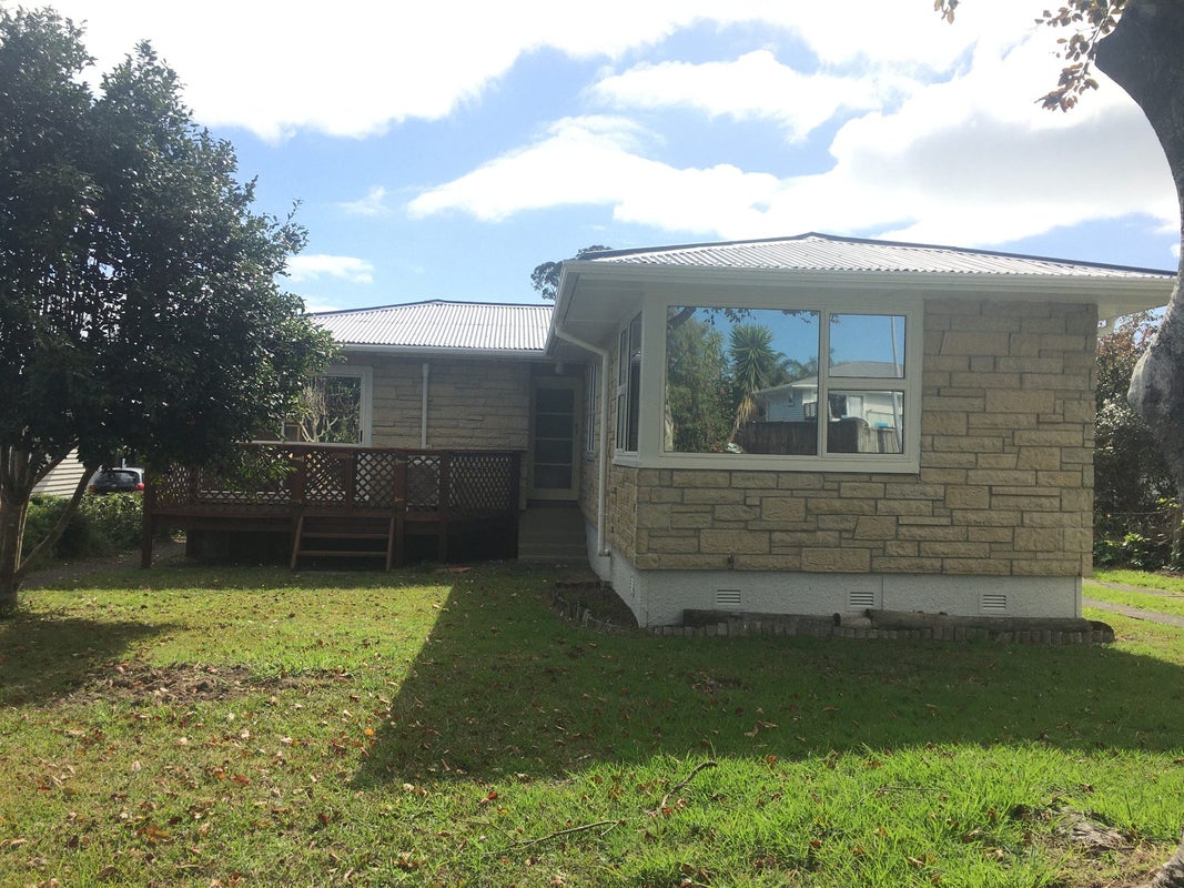28 Ozich Avenue, Te Atatu South, Auckland - Carousel 1