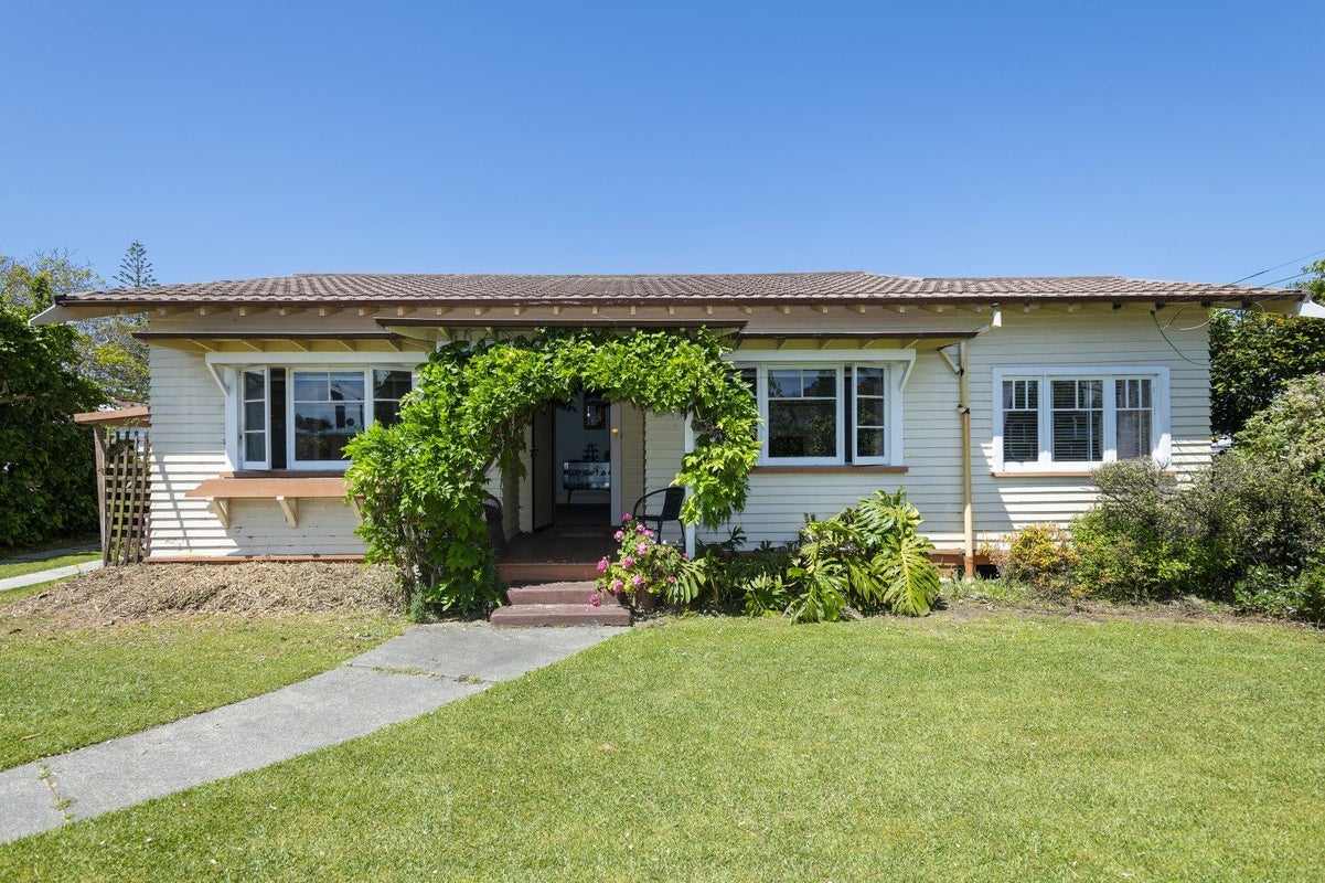 16 Clarence Street, Te Hapara, Gisborne - Carousel 1