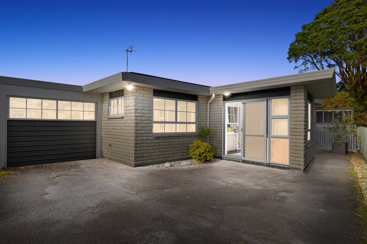2/230 Huatoki Street, Upper Vogeltown, New Plymouth - Carousel 16