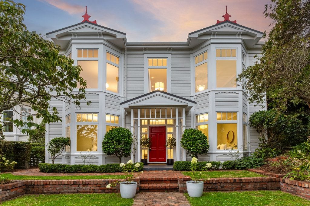 22 Plunket Street, Kelburn, Wellington - Carousel 1