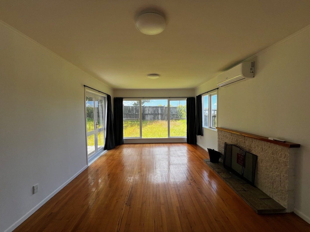 95 Target Road, Totara Vale, Auckland - Carousel 2