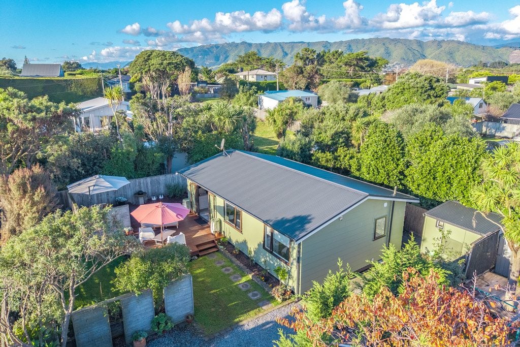 27A Rauparaha Street, Waikanae Beach, Waikanae - Carousel 1