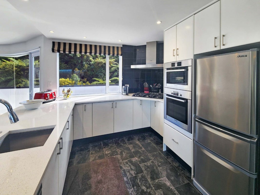 75 Viewmont Drive, Harbour View, Lower Hutt - Carousel 2