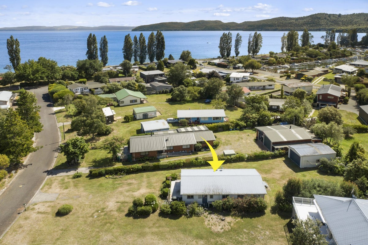 12 Pearce Place, Kinloch, Taupo - Carousel 2
