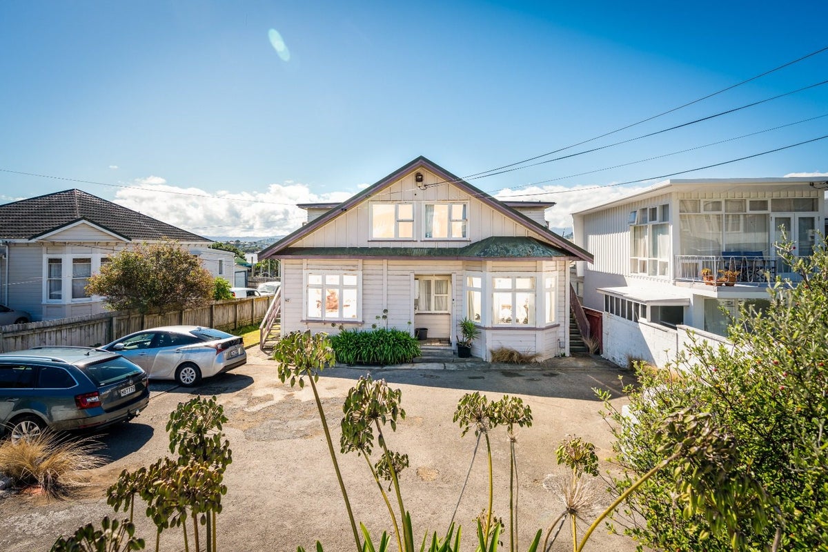 87 Queens Drive, Lyall Bay, Wellington - Carousel 1