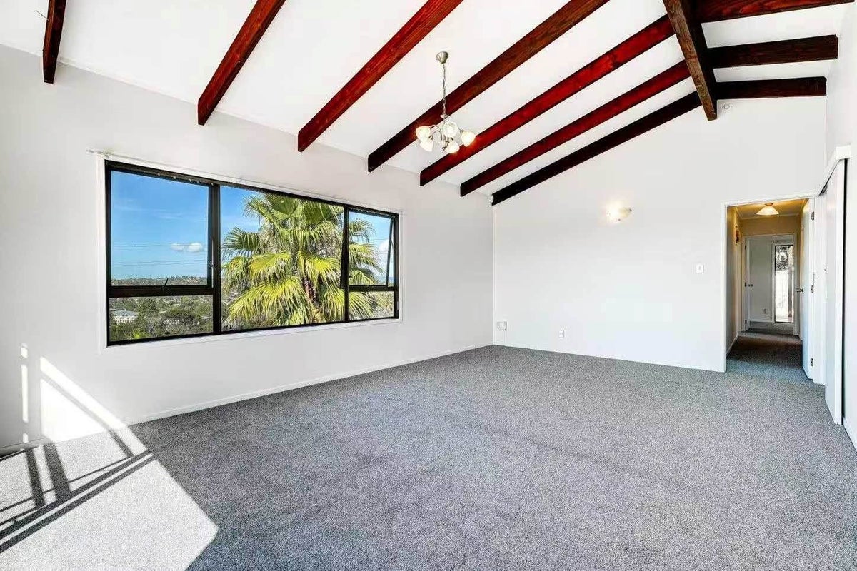 29 Noeleen Street, Glenfield, Auckland - Carousel 2