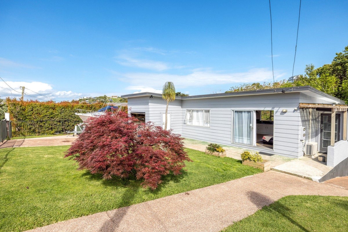 5 Korora Road, Oneroa, Waiheke Island - Carousel 1