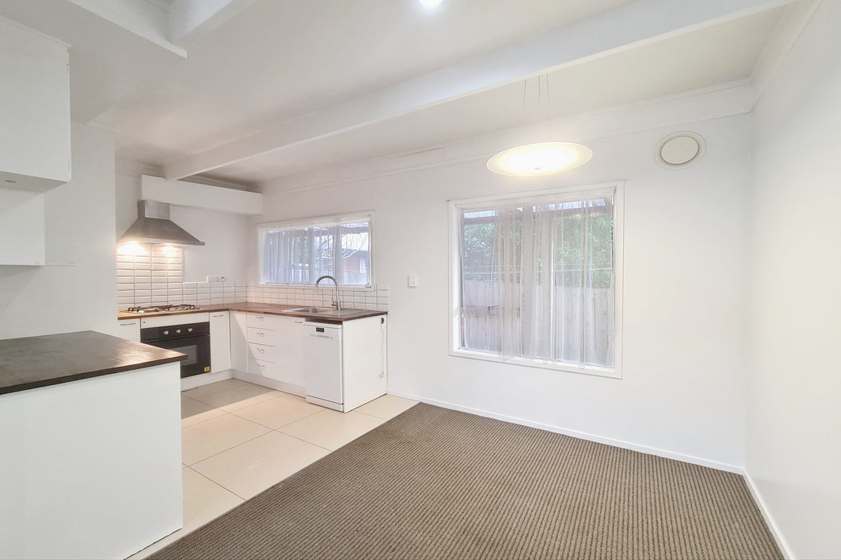 2/24 Newington Road, Henderson, Auckland - Carousel 2