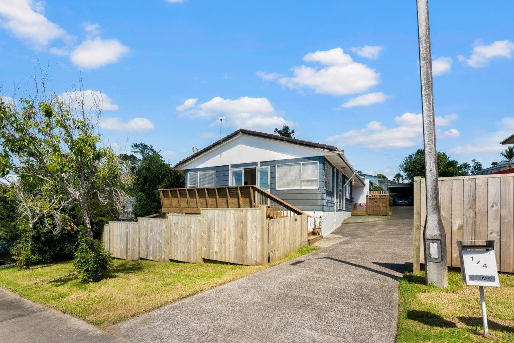 1/4 Wickstead Place, Massey, Auckland - Carousel 1