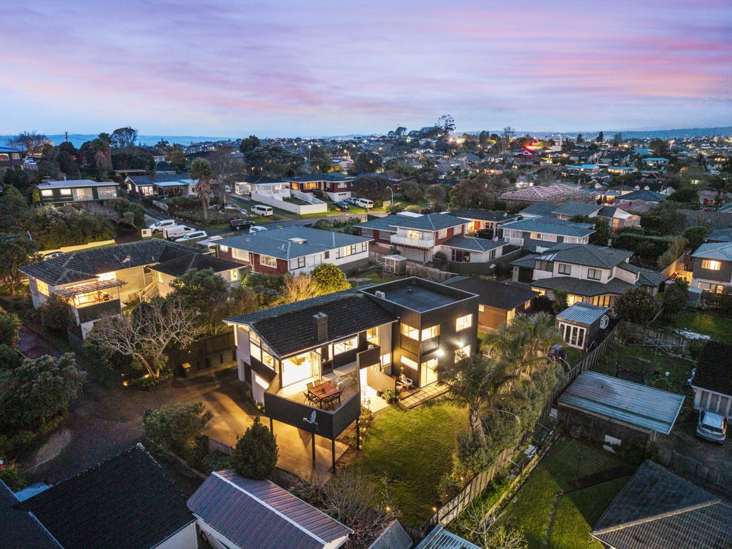 16 Landop Terrace, Howick, Auckland - Carousel 1