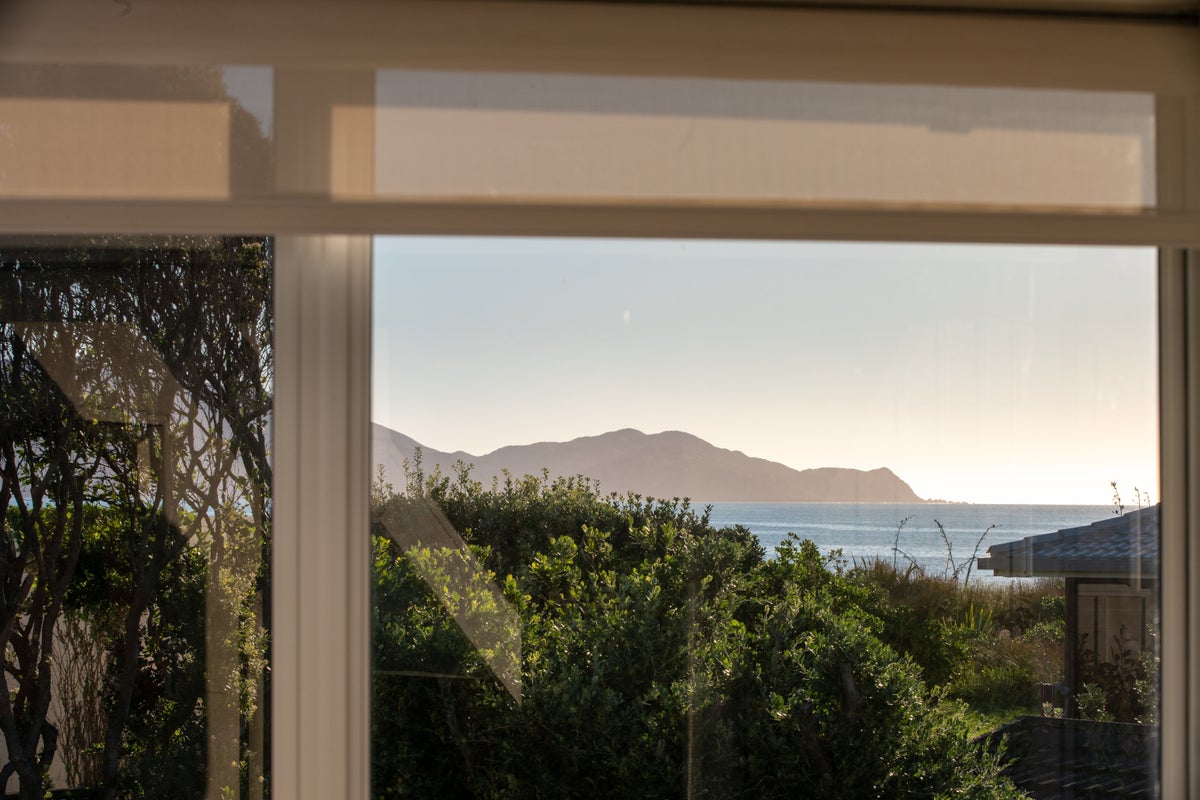 113 Field Way, Waikanae Beach, Waikanae - Carousel 2