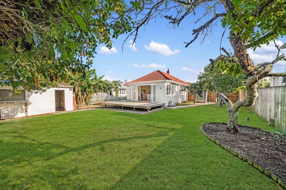 25 Alamein Road, Panmure, Auckland - Carousel 1