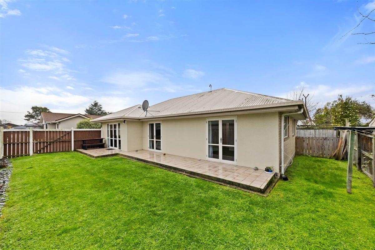 16A Dunedin Street, Redwood, Christchurch - Carousel 17