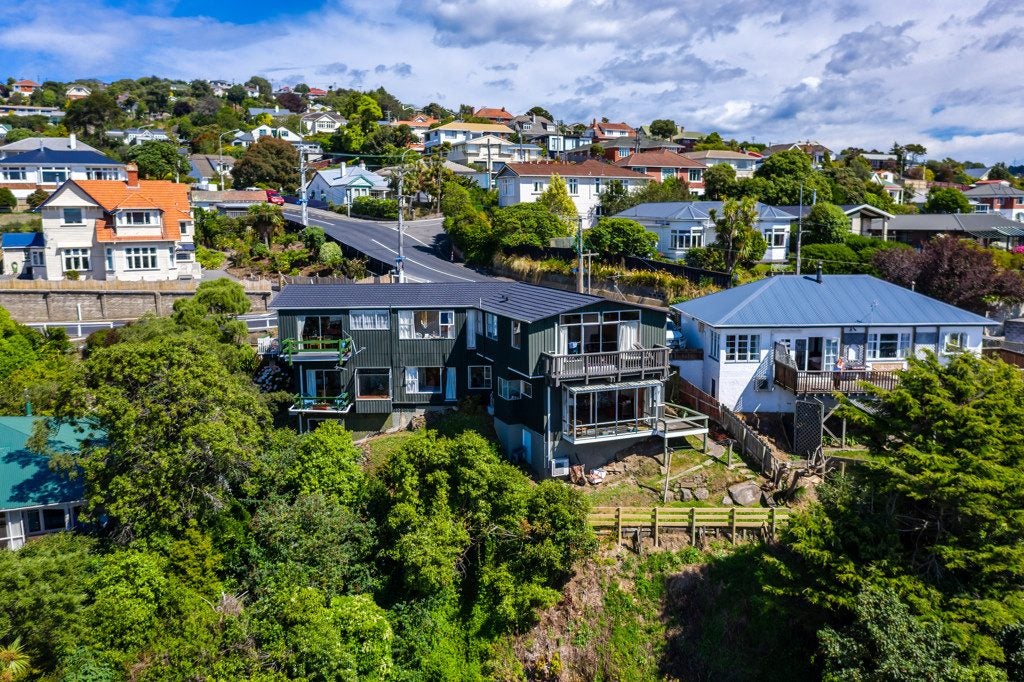 67 Easther Crescent, Kew, Dunedin - Carousel 1