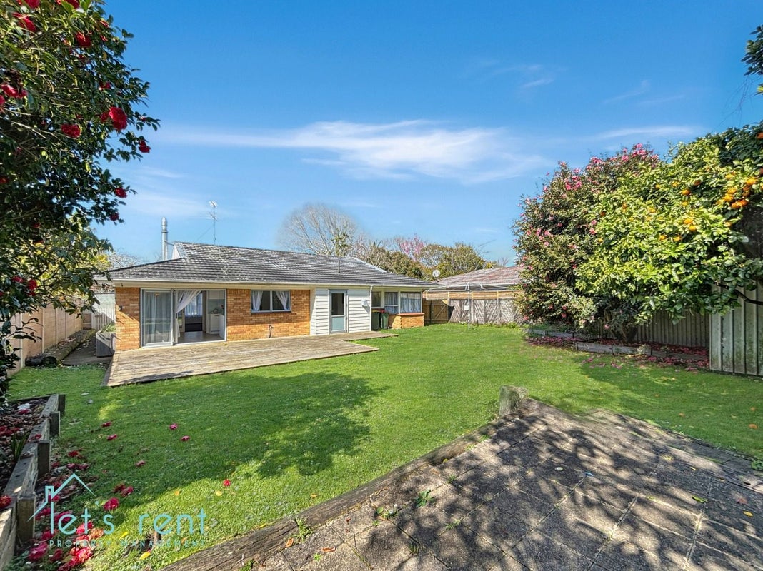 8 Coulthard Terrace, Opaheke, Papakura - Carousel 2