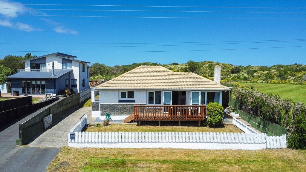 240 Tomahawk Road, Ocean Grove, Dunedin - Carousel 1