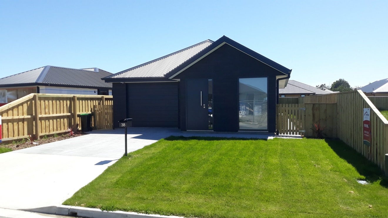 38 Quinn Crescent, Woodend, Woodend - Carousel 1