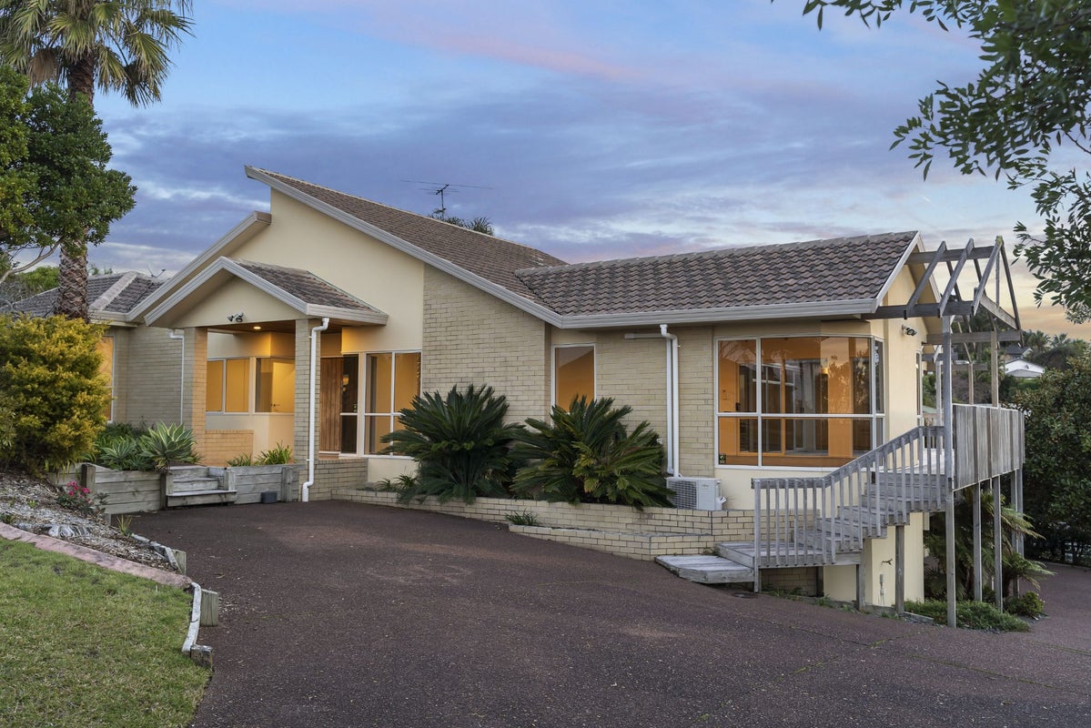 2 Matisse Drive, West Harbour, Auckland - Carousel 1