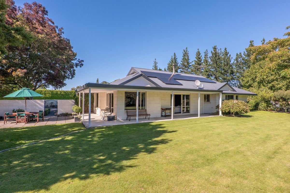 238 Beach Road East, Elgin, Ashburton - Carousel 1